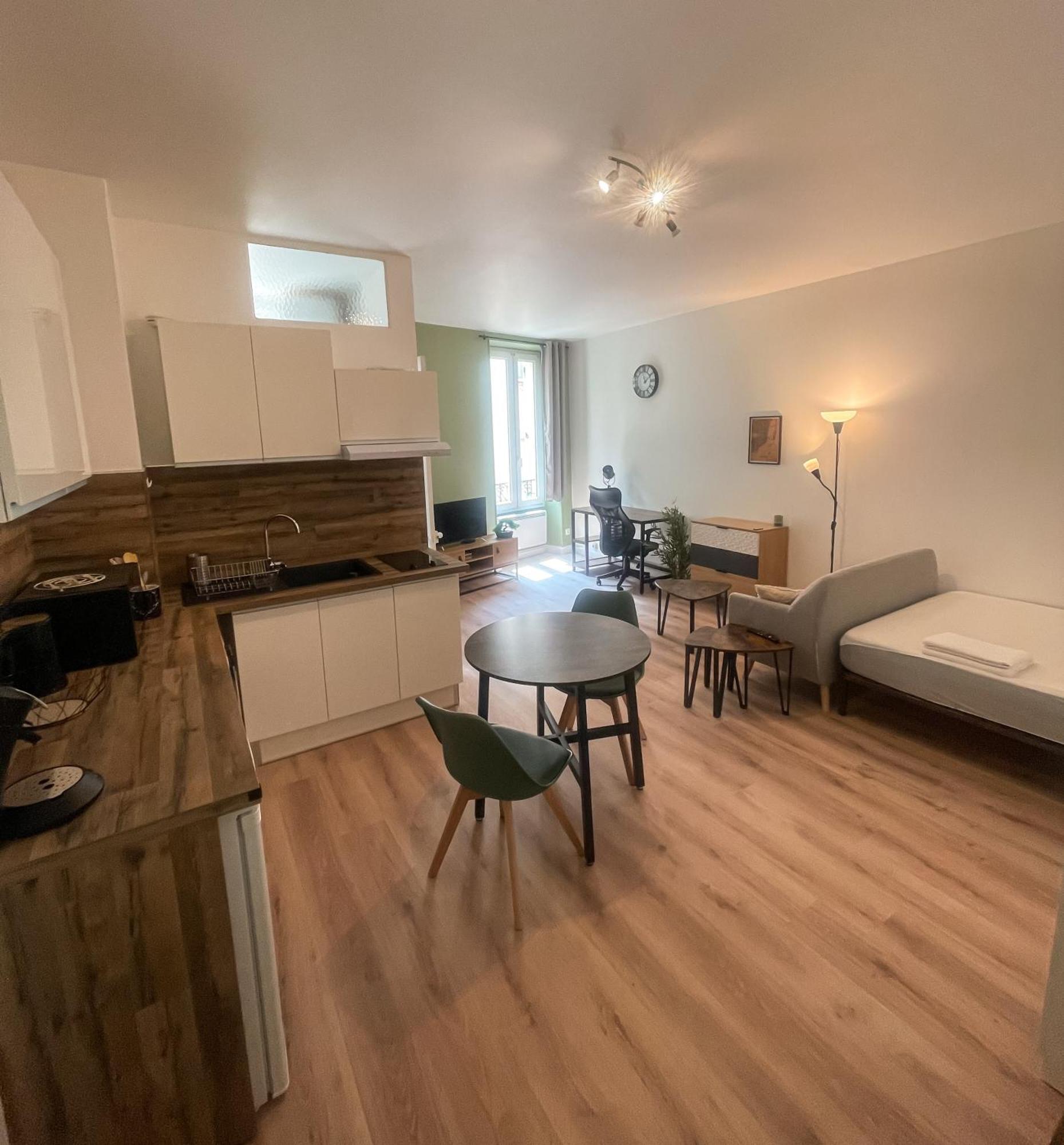 Escapade Ardechoise - Parking Gratuit - Chateau A 2 Pas Aubenas Zewnętrze zdjęcie